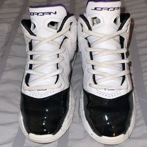 Boys Jordan Sneakers